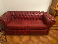 divano in pelle due posti , colore rosso , altezza 85 cm, in ottime condizioni