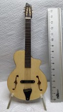 Chitarra Di Legno In Miniatura