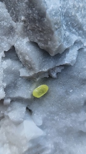Minerale zolfo cristallo - cristallo, su