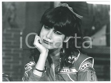 1985 ca COSTUME ITALIA Susanna MESSAGGIO con giacca sportiva (4) Foto 24x18 cm