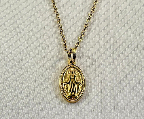 Collana con ciondolo delicato