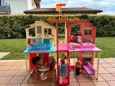 Casa di Barbie Malibu a 2 piani con ascensore + numerose Barbie ed accessori