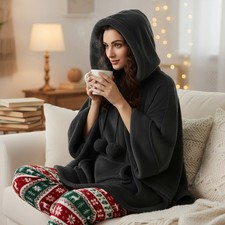 Poncho con cappuccio e pon pon