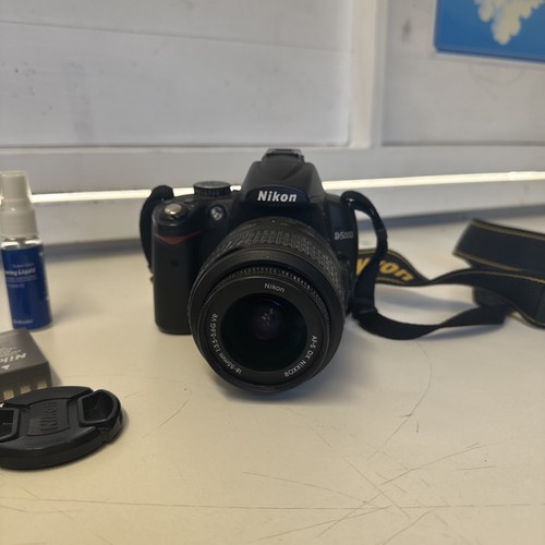 Fotocamera nikon d5000 con - fotocamera,