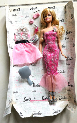 Poupée doll barbie 2010 - poupée,