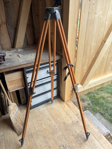 Treppiede legno - in,