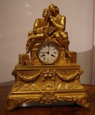 Orologio da tavolo Parigina francese stile Impero in bronzo dorato "Innamorati"