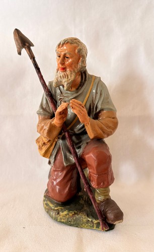 Statua pastore inginocchiata