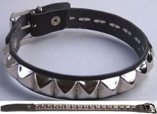 COLLARE CON BORCHIE PIRAMIDE 1 FILA PUNK ROCK METAL