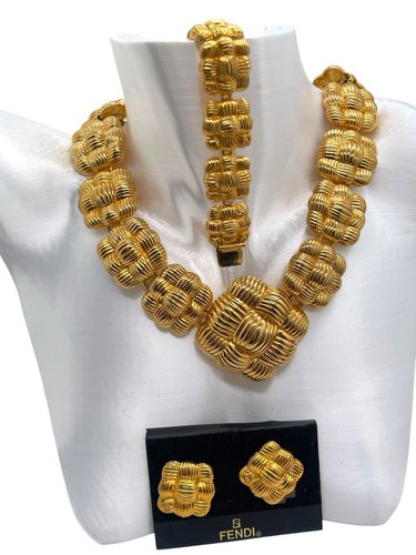 Collana bracciale orecchini - collana,