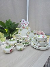 Set da tè e cena vintage