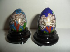 ANTICHE UOVA IN CLOISONNE CON BASE IN LEGNO LAVORAZIONE ORIENTALE DA COLLEZIONE