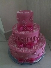 Torta finta in pasta di zucchero fatta a mano