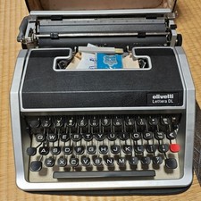 Macchina da scrivere Olivetti