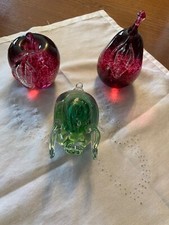 3 soprammobili ornamentali colorati a mela/ pera/ maiale come foto