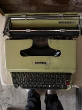 macchina da scrivere olivetti