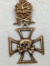 Teschio con croce di ferro