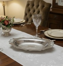 Vassoio da portata ovale vintage placcato argento con manici uva ornati e design inciso