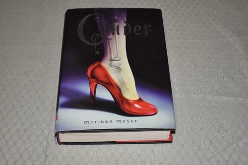 Cinder marissa meyer - by,