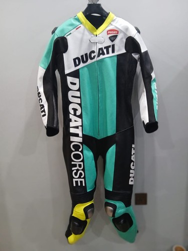 Nuova tuta pelle corsa - in,