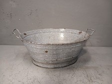 Vecchia vaschetta metallo - in,