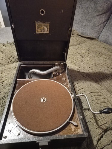 Gramophone his masters voice - his,
