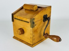 Vintage Grattugia “Tina” Igienica In Legno A Manovella Manifattura Italiana