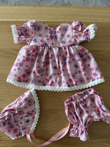 Vestito per bambole fatto - , a