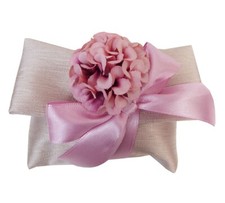 Bomboniere Fazzoletto Piegato Fucsia Applicazione Ortensia Artificiale