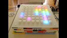 CHRONOME 64 RGB - Una griglia ispirata al monomo, con sensibilità al colore e alla pressione.