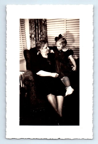 Vecchia foto epoca - vecchia, donna