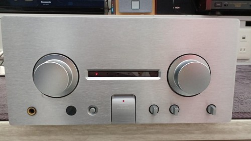 Amplificatore stereo integrato
