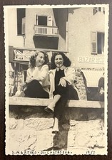 FOTO CARTOLINA 2 BELLE RAGAZZE A S. MARTINO DI CASTROZZA TRENTO NEL 1950