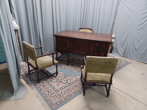 Scrivania studio con - scrivania, sedia