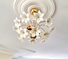 Lampadario in vetro bianco di