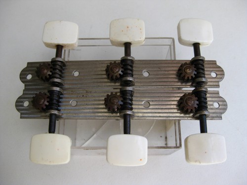 Accordatori chitarra vintage