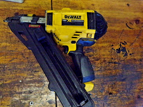 Chiodatrice dewalt dcn694 18v - dewalt,