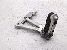 PEDANA POSTERIORE SINISTRA E SUPPORTO CON ROTTURA SUZUKI GSF BANDIT 400 1991