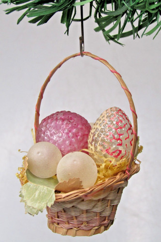 Vintage bumpy glass egg berry - bumpy,