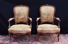 Coppia di poltrone in noce imbottite con ricami allegoria della musica - XIX sec