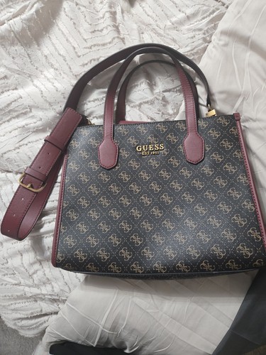 Nwot guess silvana monogram - guess, 4g