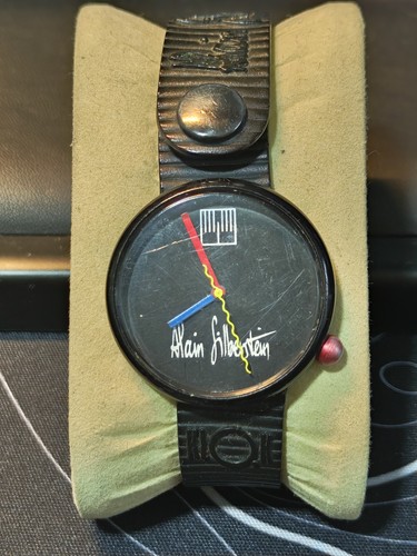 Vecchio orologio quarzo - vecchio, al