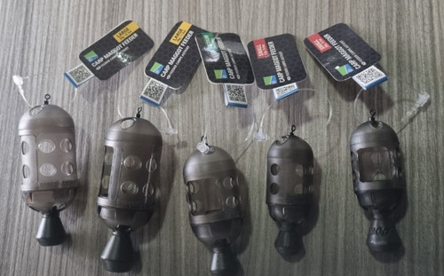 Alimentatore larve per - di,