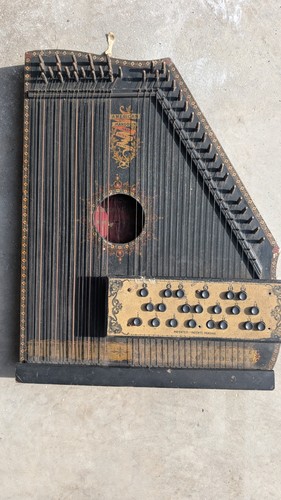 Antica chitarra arpa mandolino