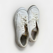 Nike White Low Top Lace Up