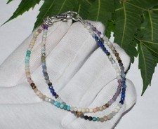 Bracciale con perline e pietre