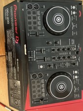 Pioneer DDJ-400 tenuto
