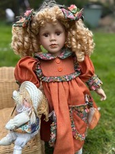 Bambola di porcellana bambina
