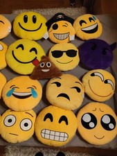 21 Cuscini Vari Divano Emoji