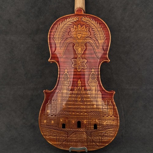 Violino castello intagliato